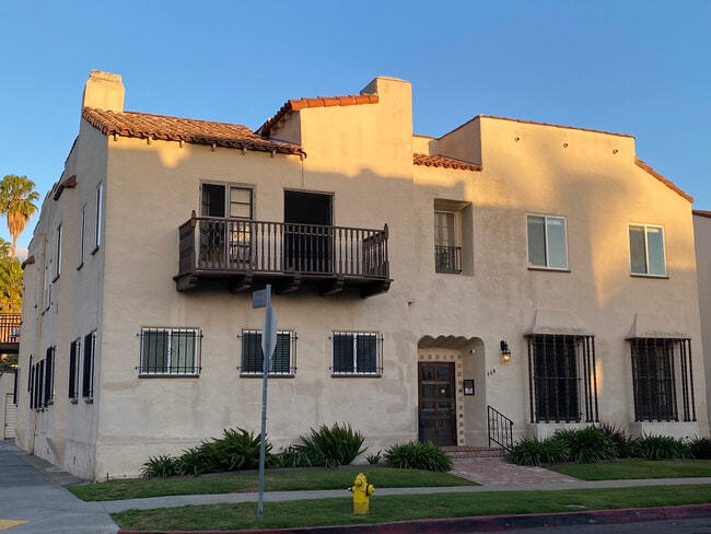 Front of Building - 464 N Spaulding Ave Unit Lower Back