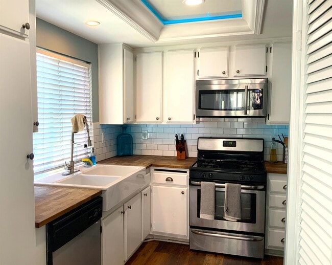 Photo - 955 E 3rd St