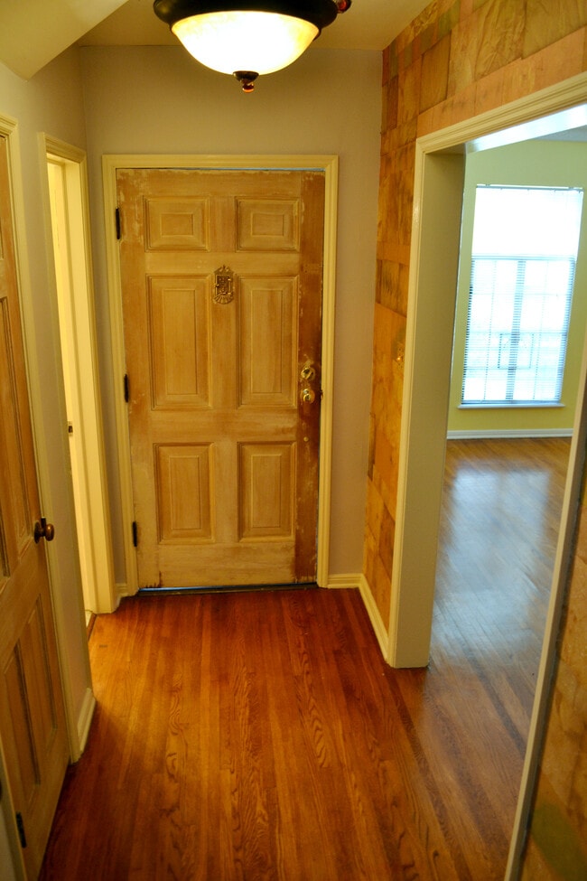 Photo - 921 1/2 S Hobart Blvd Unit 921 1/2 S.Hobart Blvd