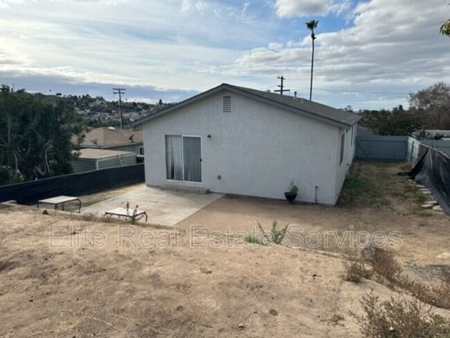 Photo - 725 Pidgeon St