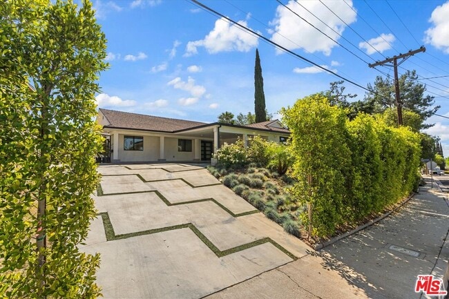 Photo - 11700 Woodley Ave