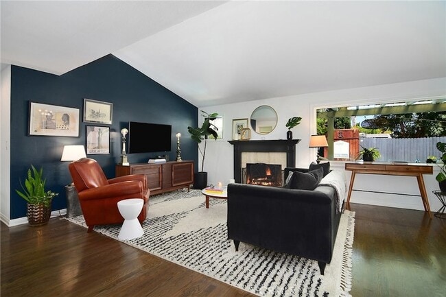 Photo - 20459 Tiara St