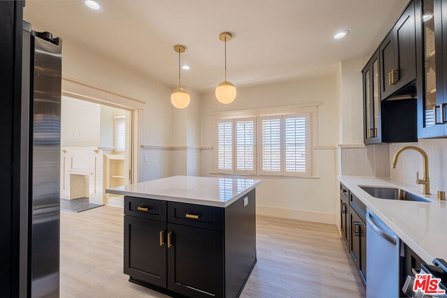 Photo - 216 N Catalina Ave Unit 216C