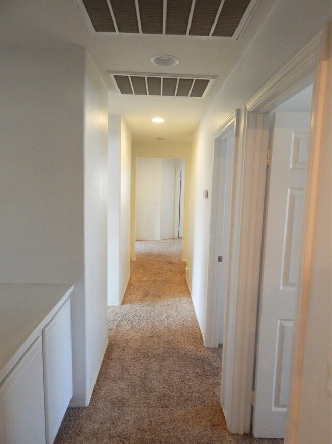 Photo - GORGEOUS 5 Bedroom** & 3 full bathrooms on a Cul-De-Sace Home!!
