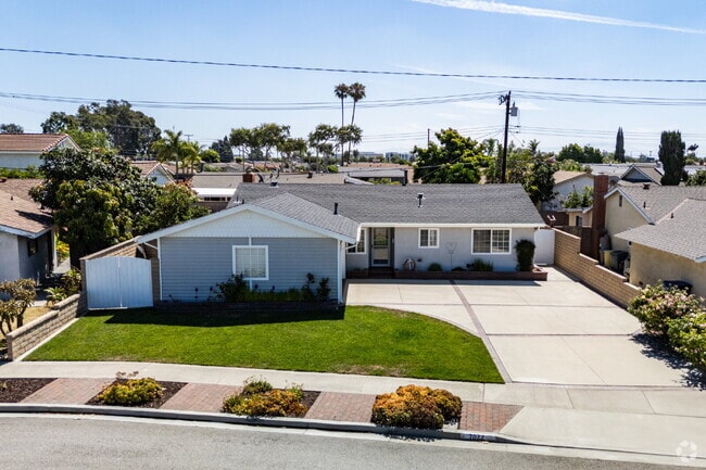 Building Photo - Comfort, Charm & Convenience All in One Rental