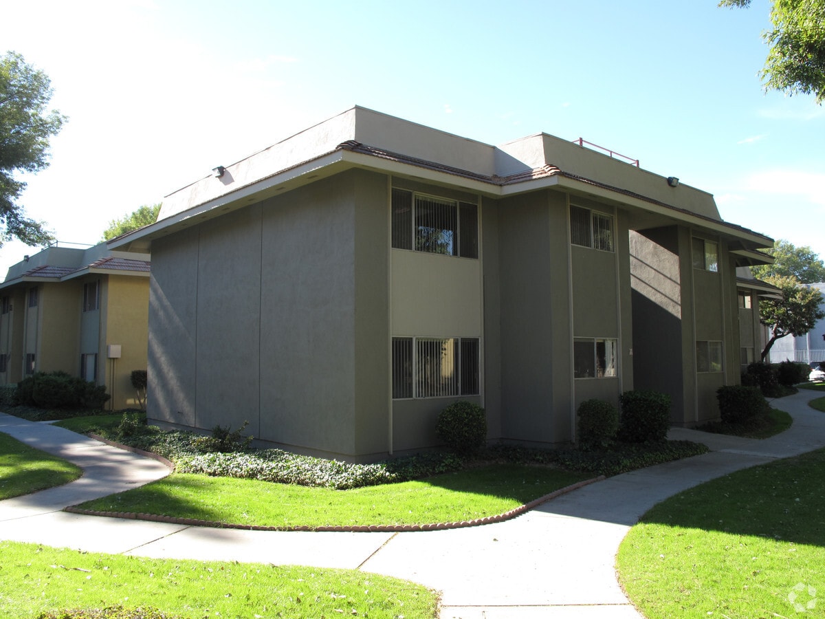 Photo - Sherman Way Biltmore Apartments
