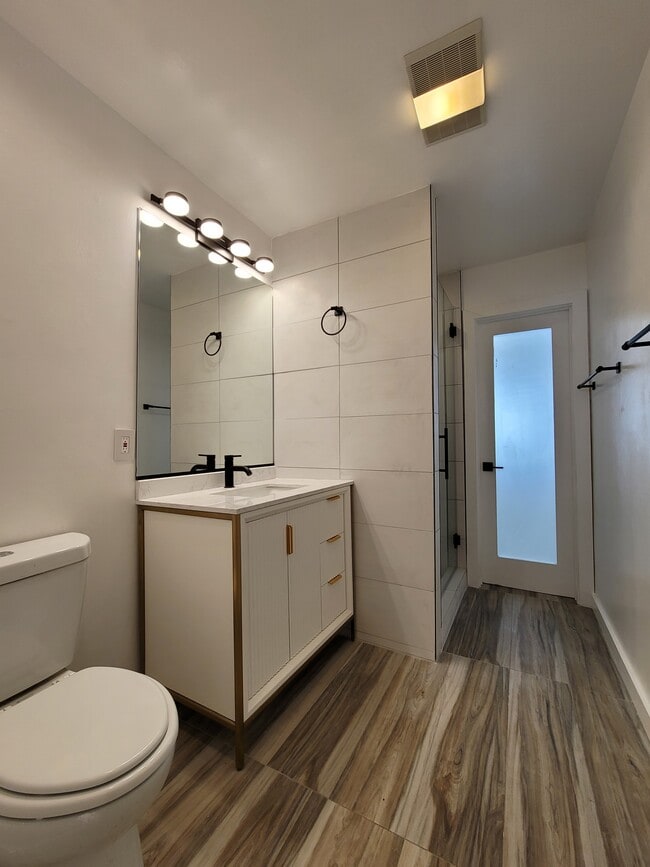 Building Photo - 2604 Graham Ave Unit A Rental