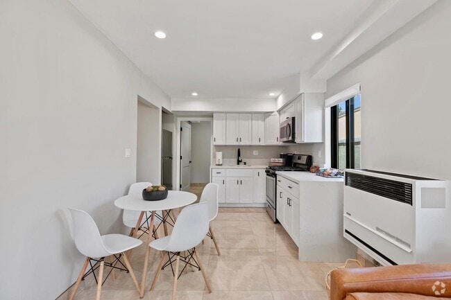 Building Photo - 6036 W 75th St Rental
