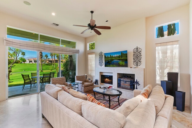 Photo - 359 Desert Holly Dr