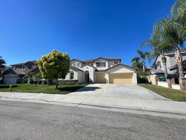 Photo - EASTVALE GREAT NEIGHBORHOOD- 4+2.5 EXECUTIVE HOME, QUIET NEIGHBORHOOD - AVAILABLE NOW!!!