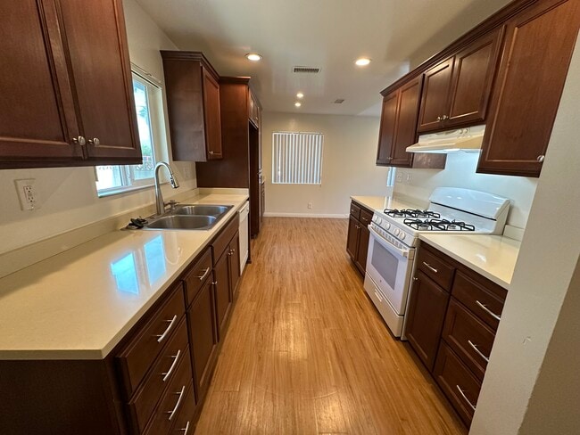 Photo - 1364 Marline Ave