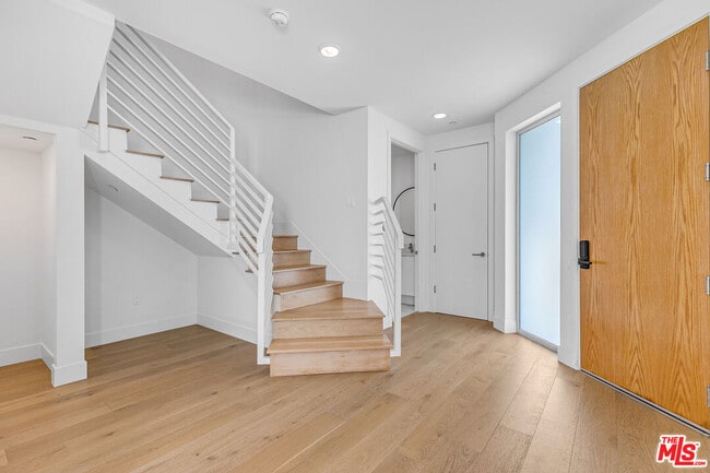 Photo - 2000 Beachwood Dr Unit 1