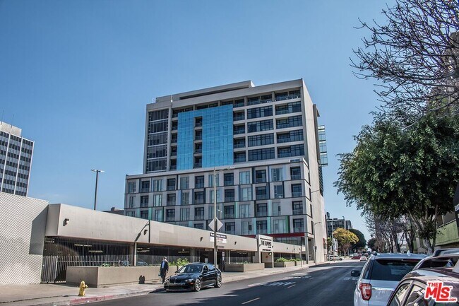 Photo - 3223 W 6th St Unit 405