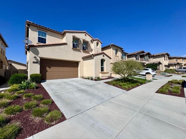 Elegant 4 Bedroom, 4.5 Bathroom Home with ... - Elegant 4 Bedroom, 4.5 Bathroom Home with ...