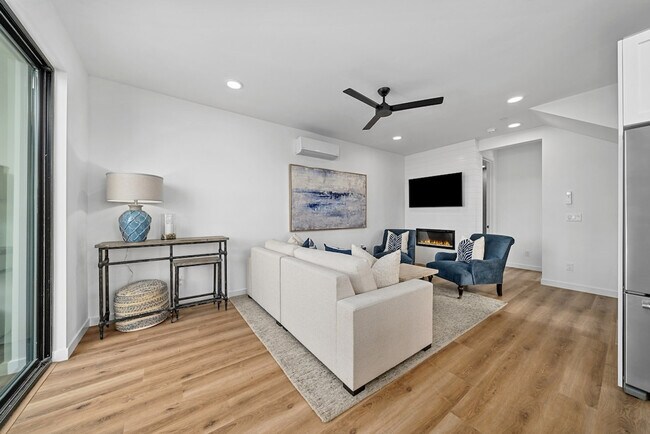 Photo - 148 S Myers St Unit ID1292601P