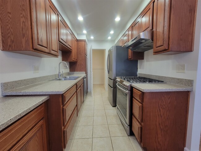 Building Photo - Oxnard Condo