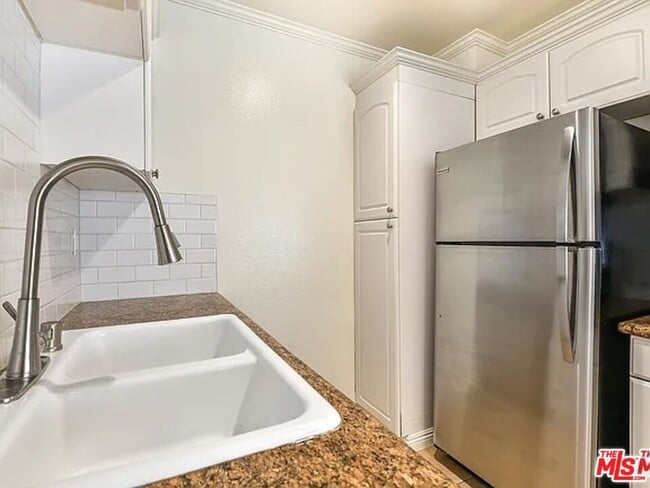 Photo - 1112 N Olive Dr Unit F