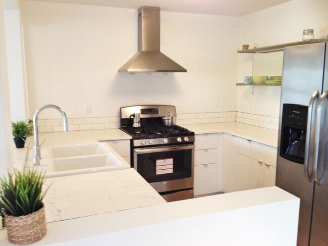Photo - 843 Robinson St Unit 843