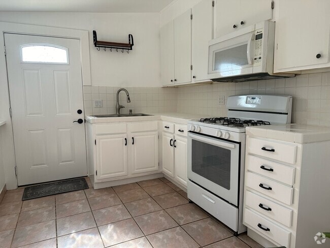 Building Photo - 7231 Vanalden Ave Unit 7231 Vanalden Rental