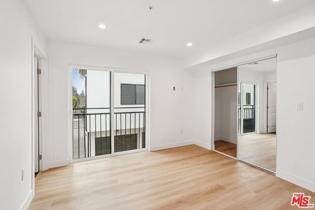 Building Photo - 312 N Coronado St