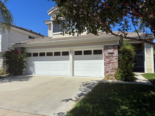 Building Photo - Backyard Bliss in Simi Valley