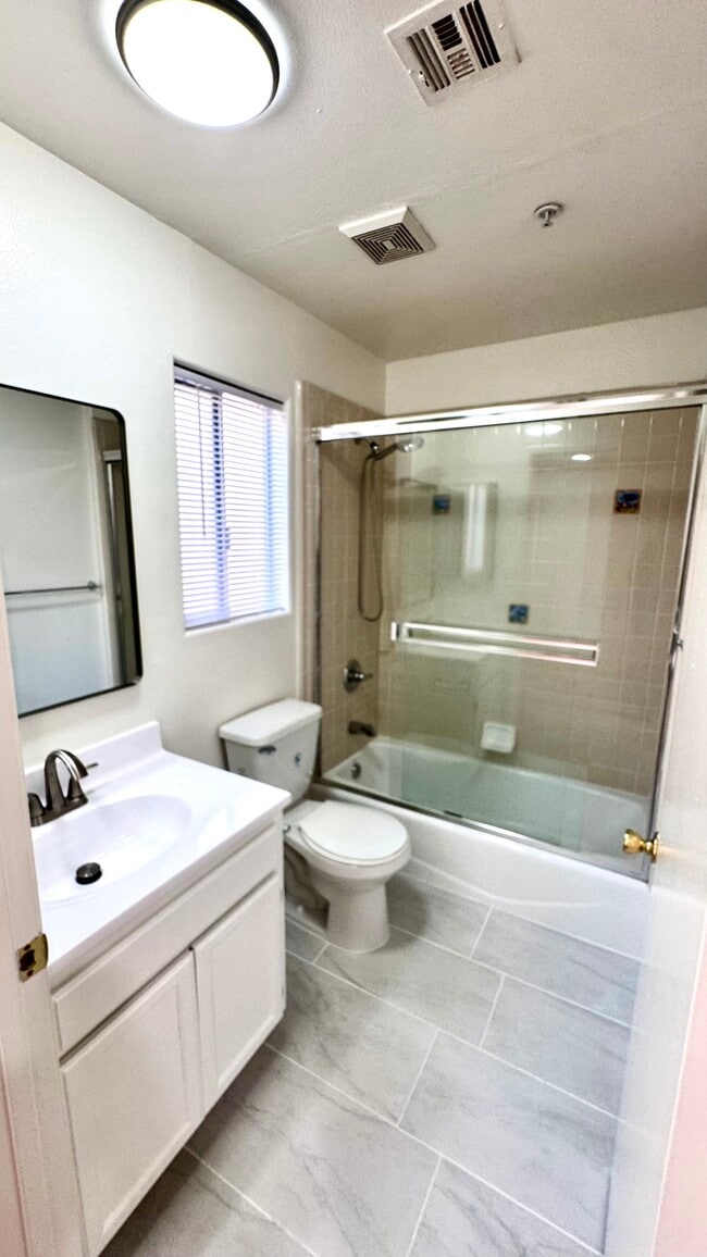 Building Photo - 6334 Denny Ave Unit 7