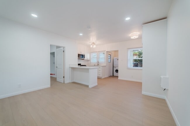 Photo - 681 Hillside Terrace