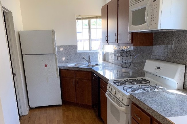 Building Photo - 4970 1/2 S Centinela Ave Unit Back