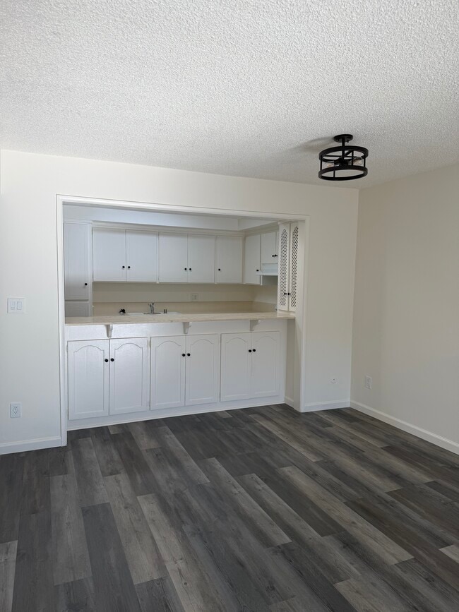 Photo - Villa Palms Apartments