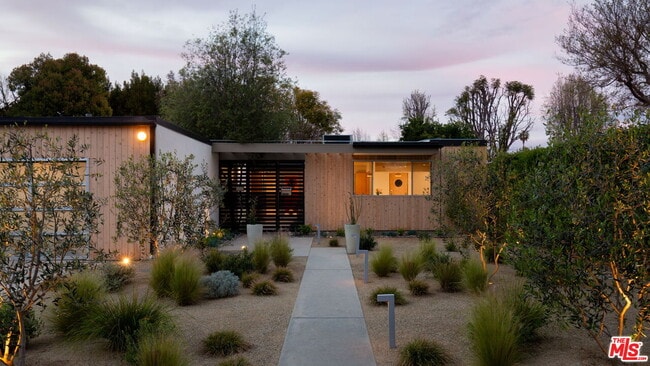 Photo - 13025 Addison St