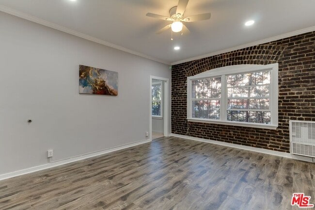 Photo - 730 S Catalina St