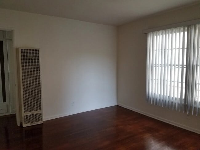 Photo - 4021 1/2 McLaughlin Ave