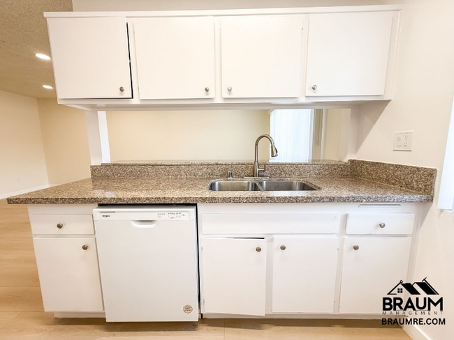 Photo - 5461 Kester Ave Unit 210