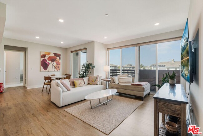 Building Photo - 6030 S Seabluff Dr Unit 423