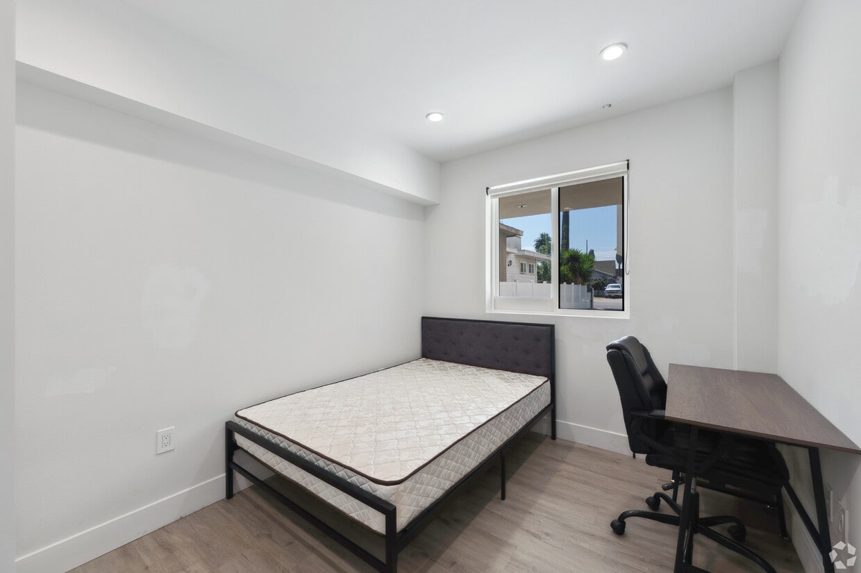 Floor Plan -  Private Room at 1326 1/2 W 35th Pl 