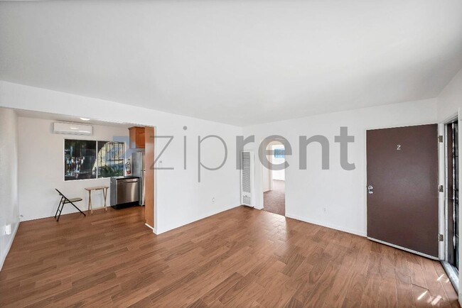 Photo - 2458 Normandie Ave