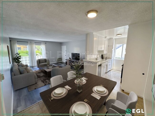 Building Photo - 823 N Hudson Ave Unit 1