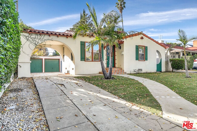 Photo - 421 N Beachwood Dr