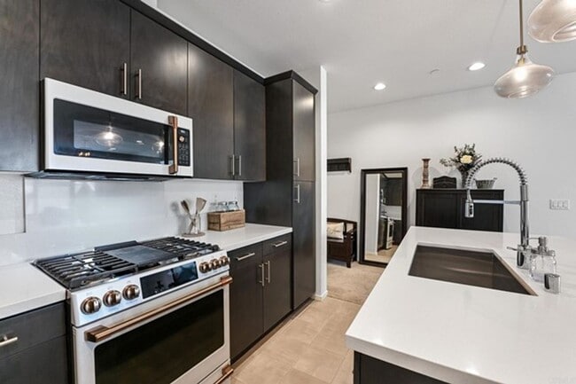 Building Photo - GORGEOUS 3 Bed Townhouse w/ EV & Solar