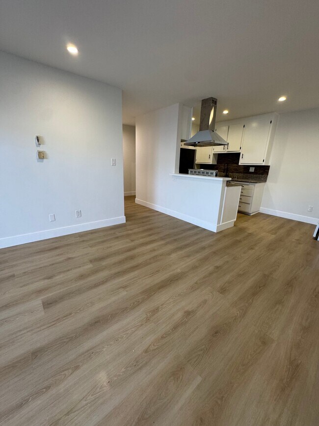 Photo - 5511 Corteen Pl Unit 7