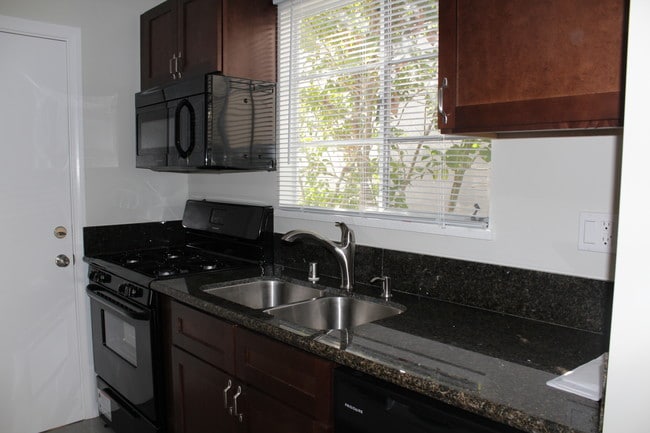 Building Photo - 6236 La Mirada Ave Unit 3
