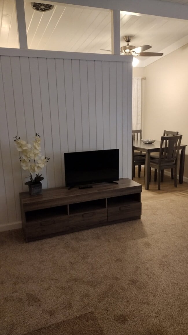 Photo - 533 E Avenue Q12 Unit B