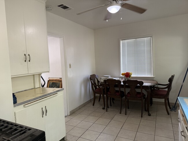 Dine-In Kitchen - 10324 Hillhaven Ave