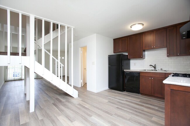 Photo - 5156 Dawes St