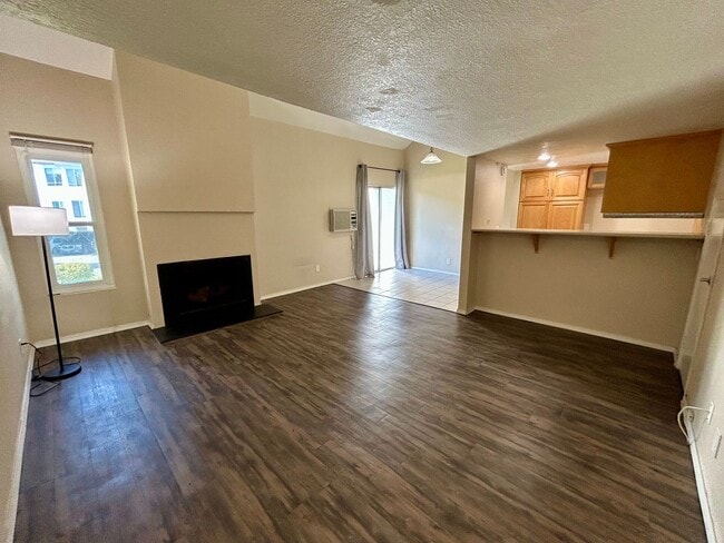 1 Bed, 1 Bath Loft Condo in La Mesa! - 1 Bed, 1 Bath Loft Condo in La Mesa! Unit 202