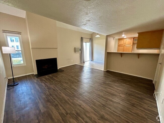 Building Photo - 1 Bed, 1 Bath Loft Condo in La Mesa! Unit 202
