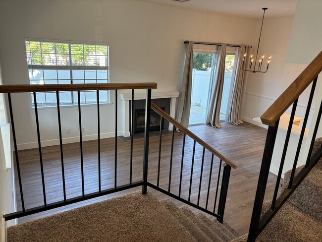 Building Photo - 223 Hill Ranch Dr Rental