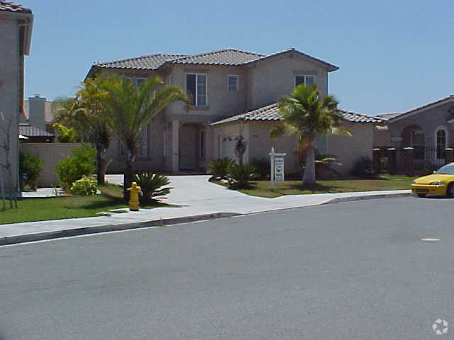 Building Photo - 3 Bed 3 Bath Rental