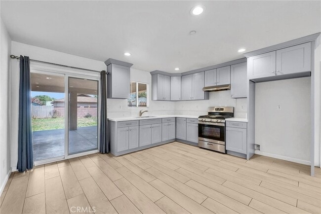 Photo - 9321 Sage Ave