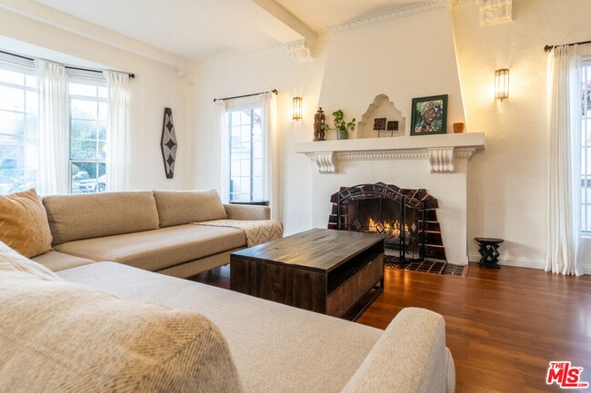 Photo - 4198 Angeles Vista Blvd